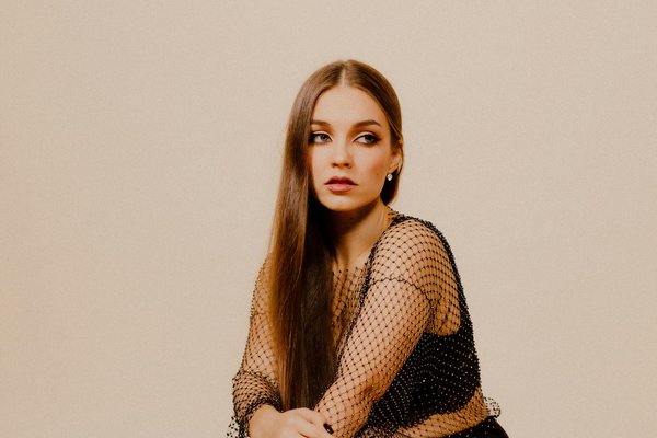 Ultimate Guide to Choosing the Ideal Bag: Seamlessly Elevate Your Style from Daytime to Evening in the UK